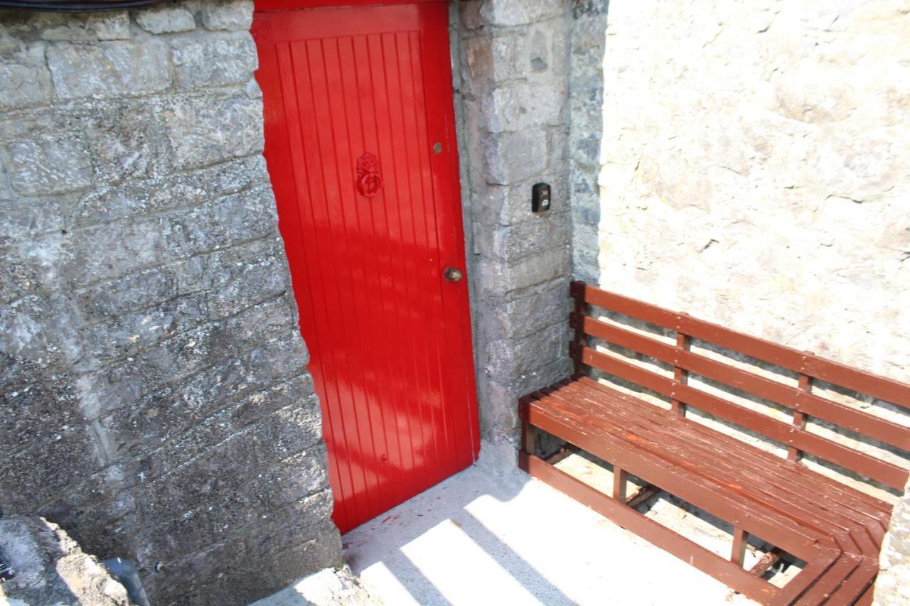 1844 Seascape Cottage Is Located On The Wild Atlantic Way Fanore Eksteriør bilde